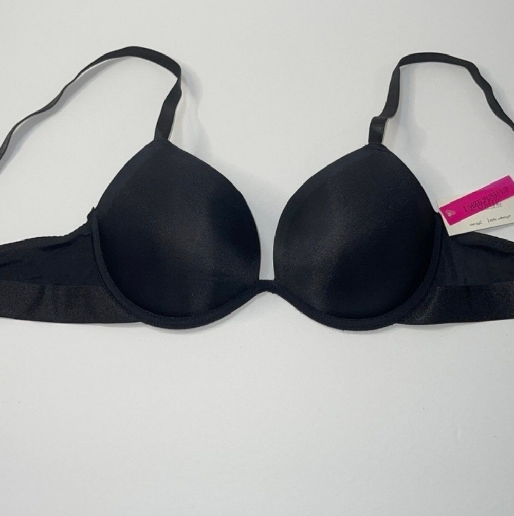 **SOLD** Blk Push Up Padded Bra (36B) NWT
